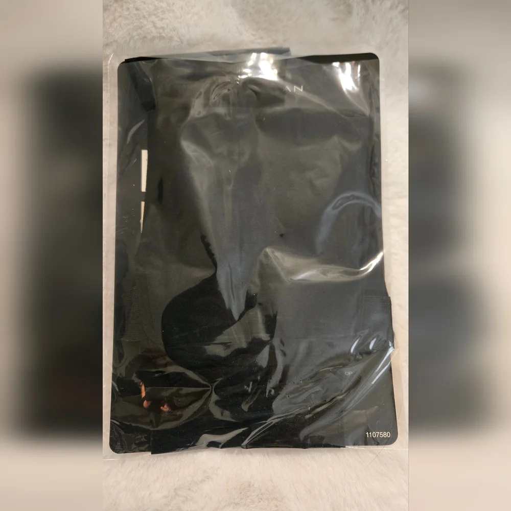 Donna Karan Ultra Sheer Toner Hosiery Black Medium 00C10 New